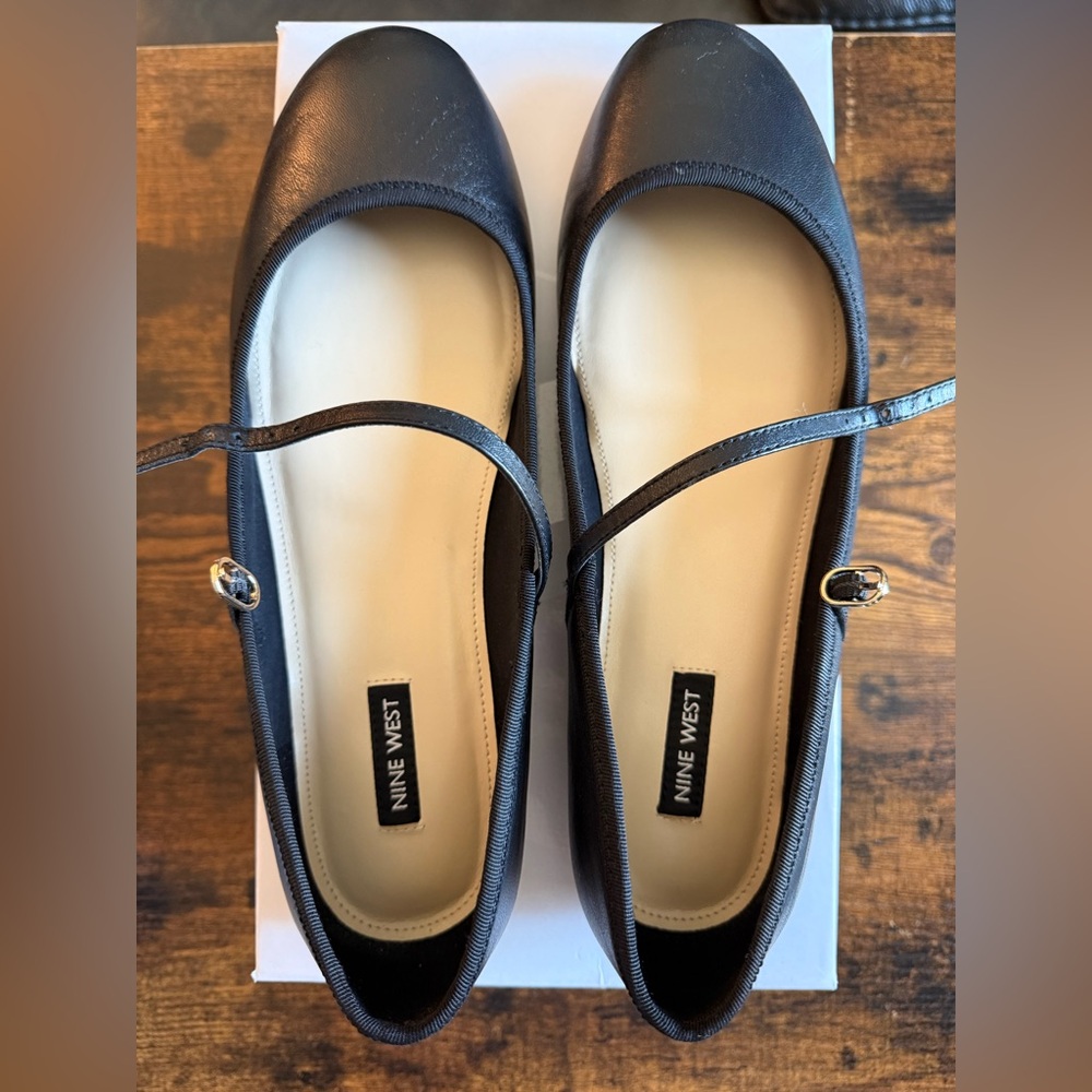 Nine West Black Flats with Strap and Rounded Toe
